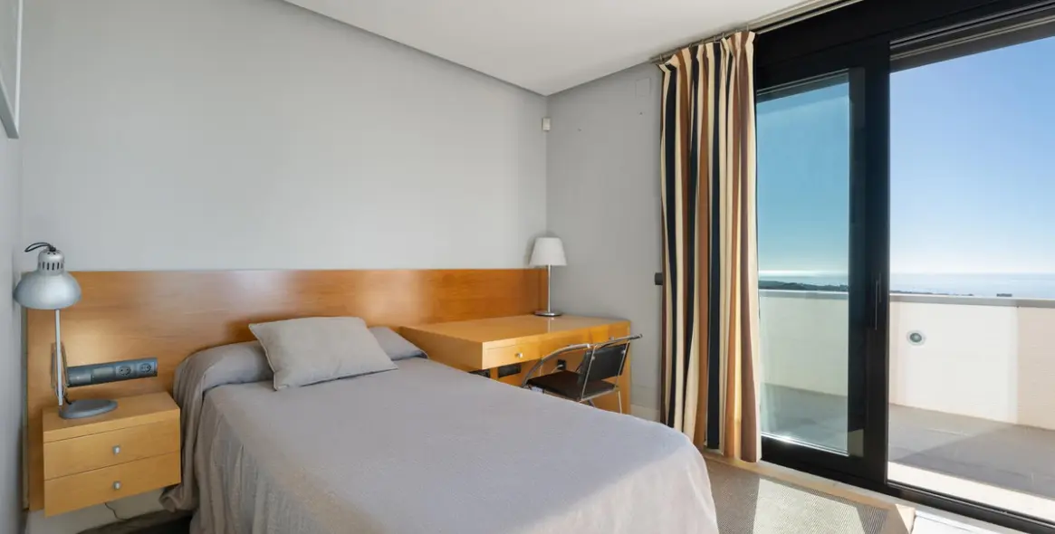 Продажа  отдельно стоящей виллы в Altos de los Monteros 39