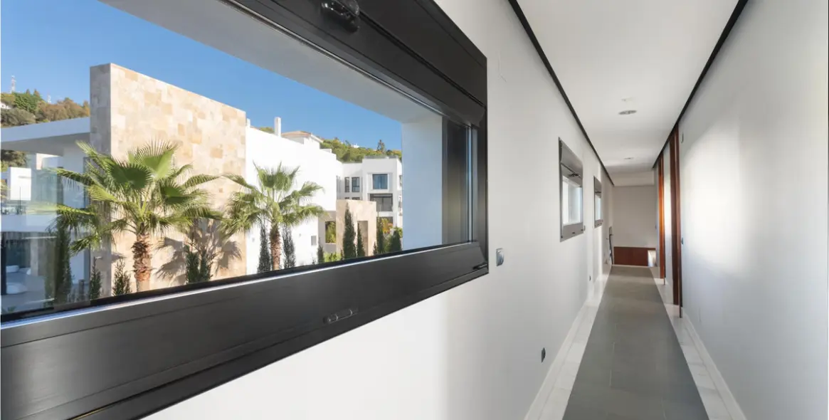Продажа  отдельно стоящей виллы в Altos de los Monteros 48