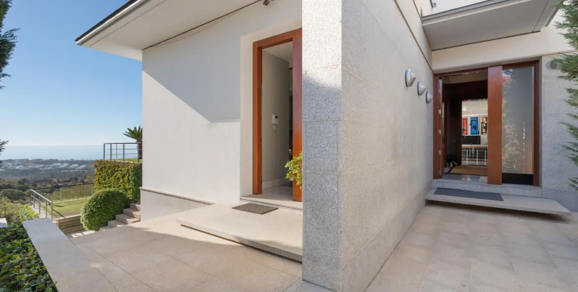 Продажа  отдельно стоящей виллы в Altos de los Monteros 53