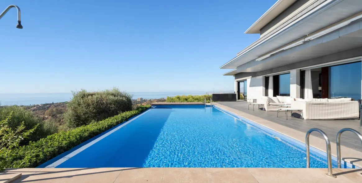 Продажа  отдельно стоящей виллы в Altos de los Monteros 62
