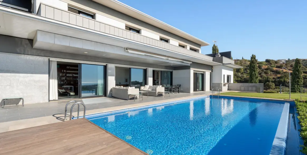 Продажа  отдельно стоящей виллы в Altos de los Monteros 65