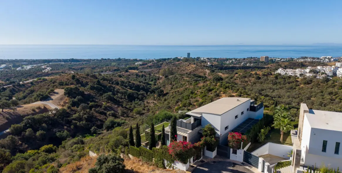 Продажа  отдельно стоящей виллы в Altos de los Monteros 66
