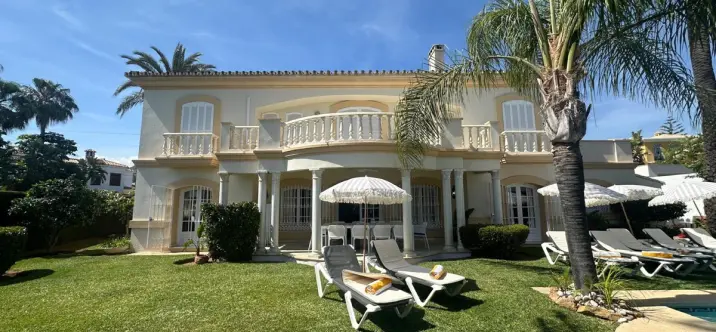 Краткосрочная аренда  отдельно стоящей виллы в Marbella 0