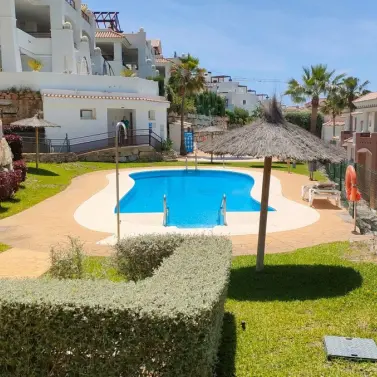 Sale of middle floor apartment in Casares Playa