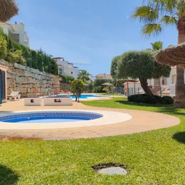 Sale of middle floor apartment in Casares Playa