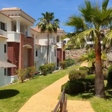 Sale of middle floor apartment in Casares Playa