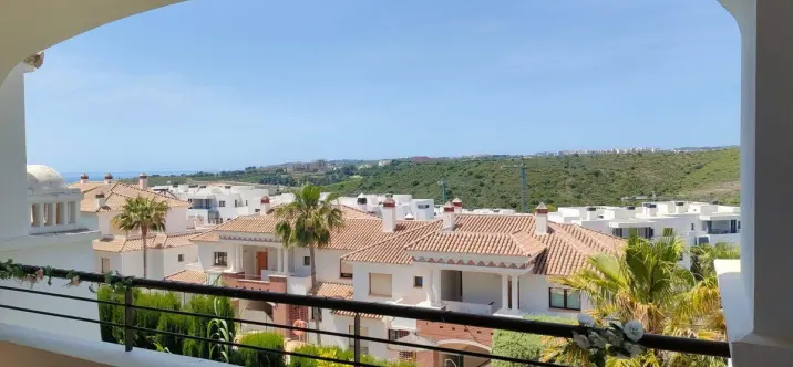 Sale of middle floor apartment in Casares Playa 4