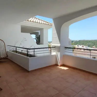 Sale of middle floor apartment in Casares Playa