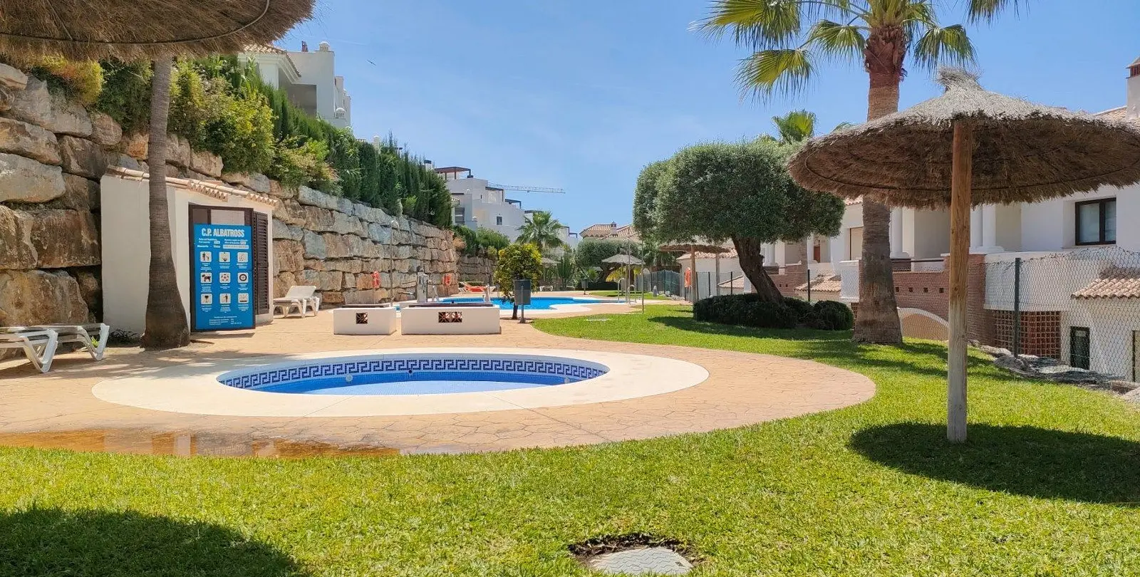 Sale of middle floor apartment in Casares Playa 2