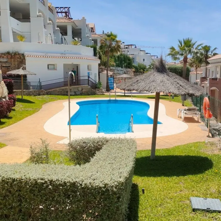 Продажа апартаментов на среднем этаже в Casares Playa