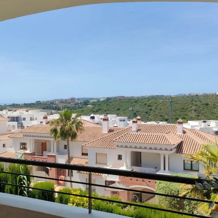 Продажа апартаментов на среднем этаже в Casares Playa