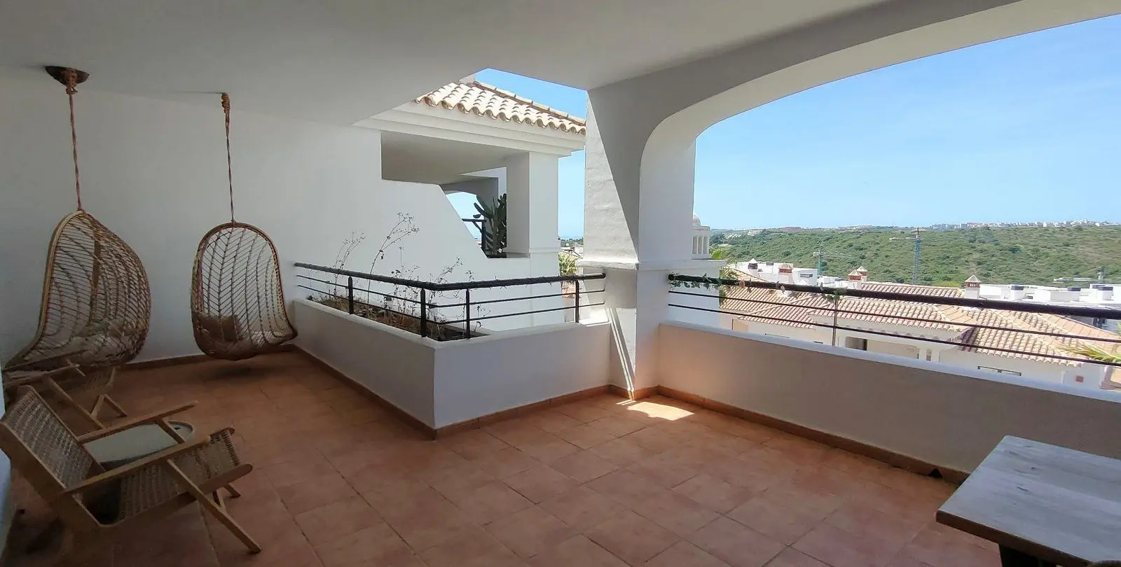 Sale of middle floor apartment in Casares Playa 6