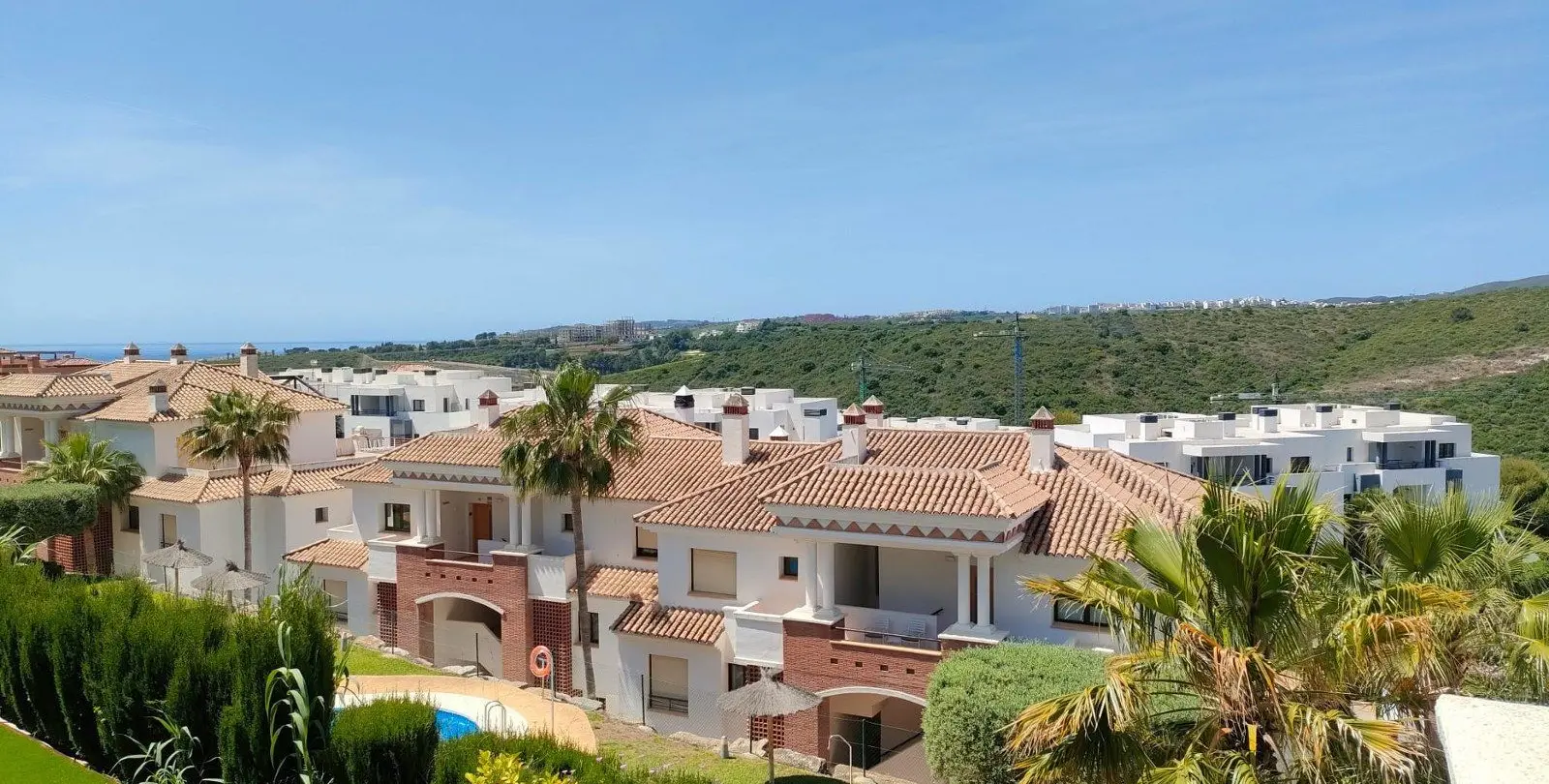 Sale of middle floor apartment in Casares Playa 22