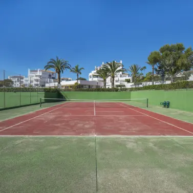 Sale of middle floor apartment in Elviria