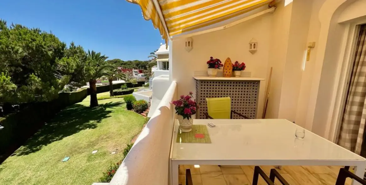 Sale of middle floor apartment in Elviria 4