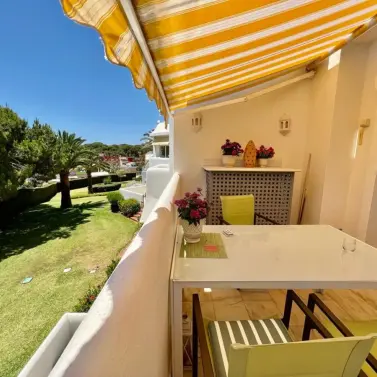 Sale of middle floor apartment in Elviria