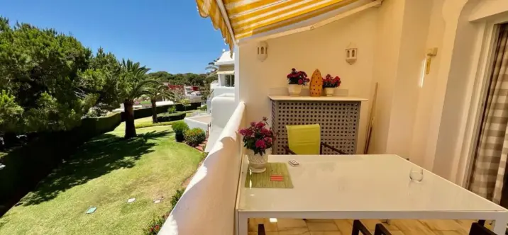 Sale of middle floor apartment in Elviria 3