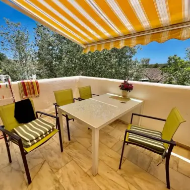 Sale of middle floor apartment in Elviria