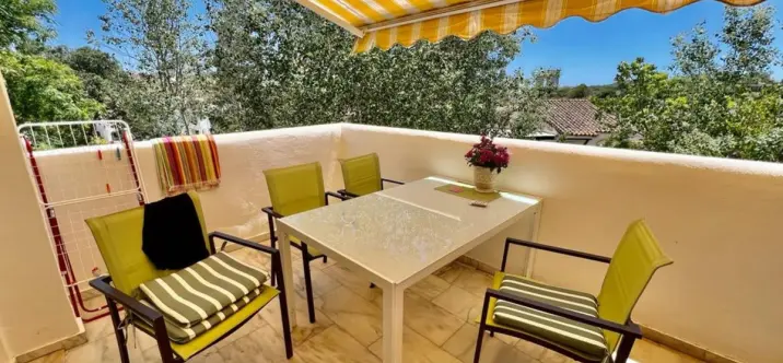 Sale of middle floor apartment in Elviria 4