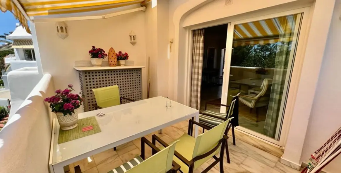 Sale of middle floor apartment in Elviria 6