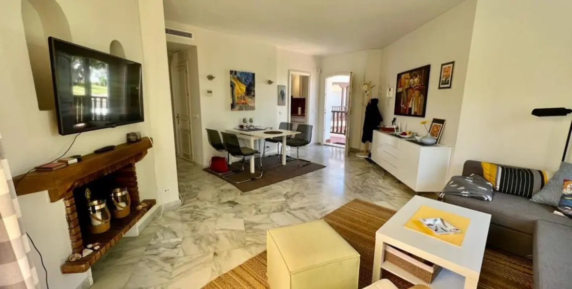 Sale of middle floor apartment in Elviria 8