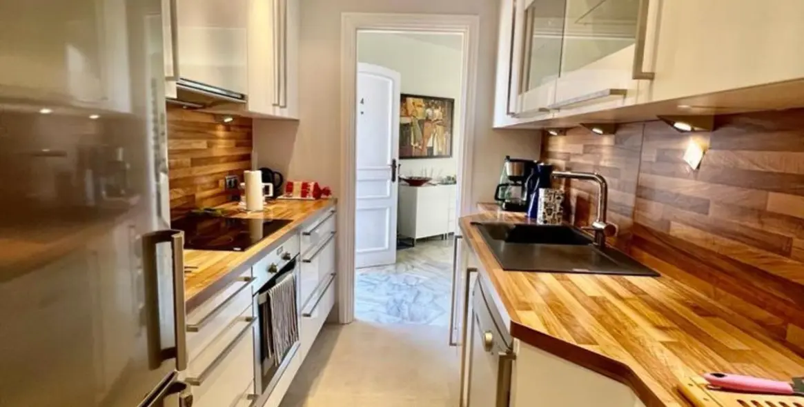 Sale of middle floor apartment in Elviria 10