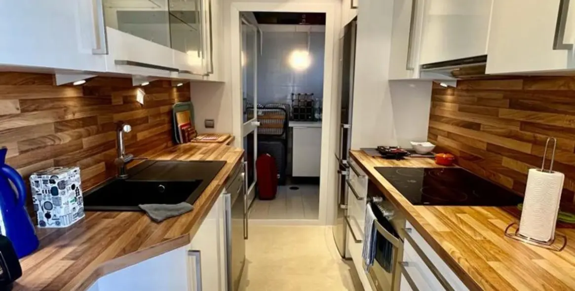 Sale of middle floor apartment in Elviria 11