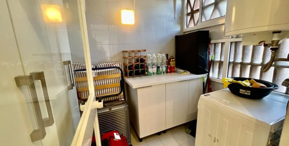 Sale of middle floor apartment in Elviria 18