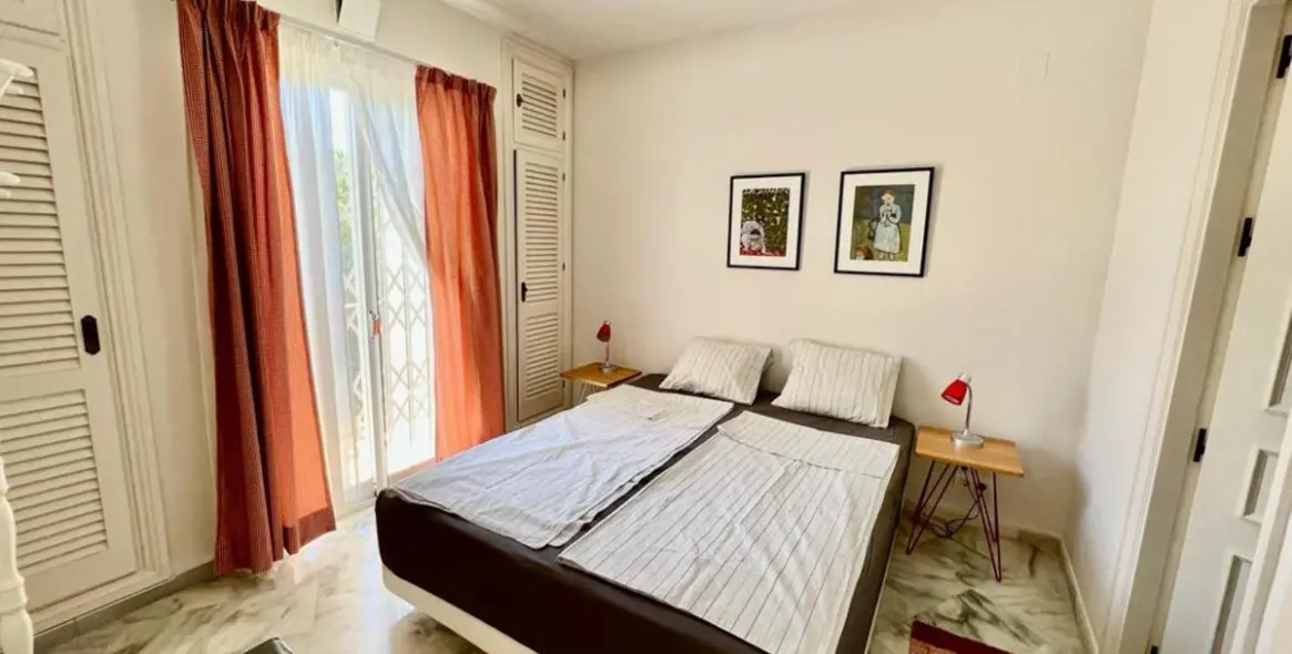 Sale of middle floor apartment in Elviria 21