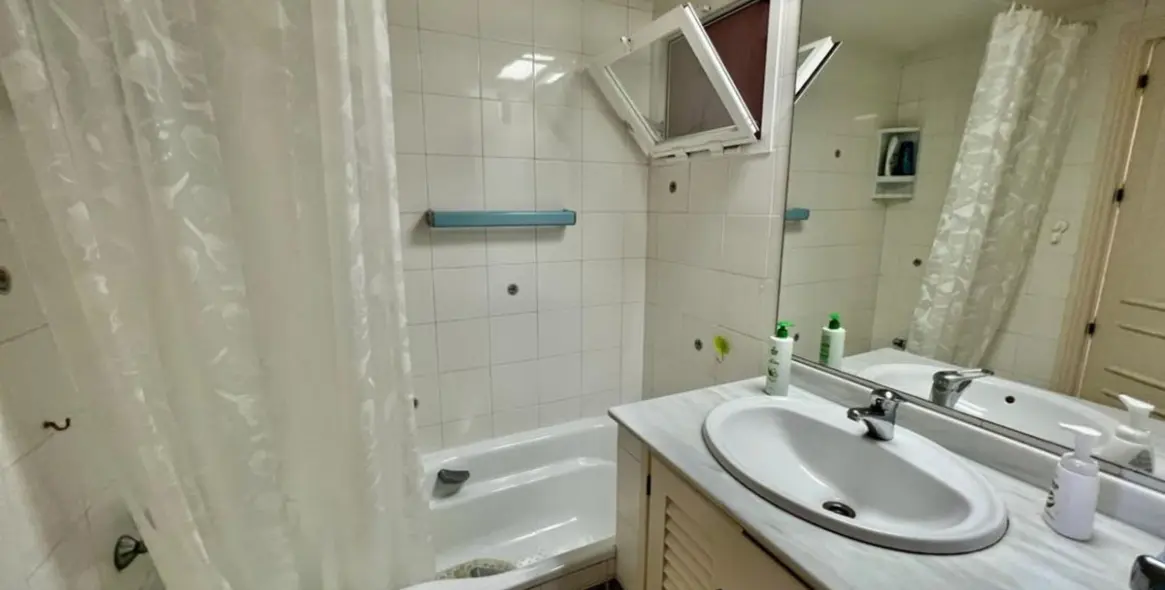 Sale of middle floor apartment in Elviria 24