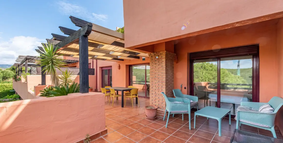 Sale of middle floor apartment in Casares 1