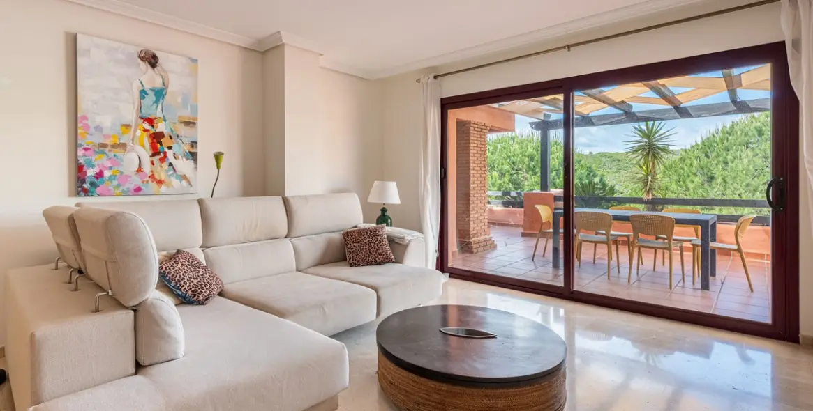 Sale of middle floor apartment in Casares 4