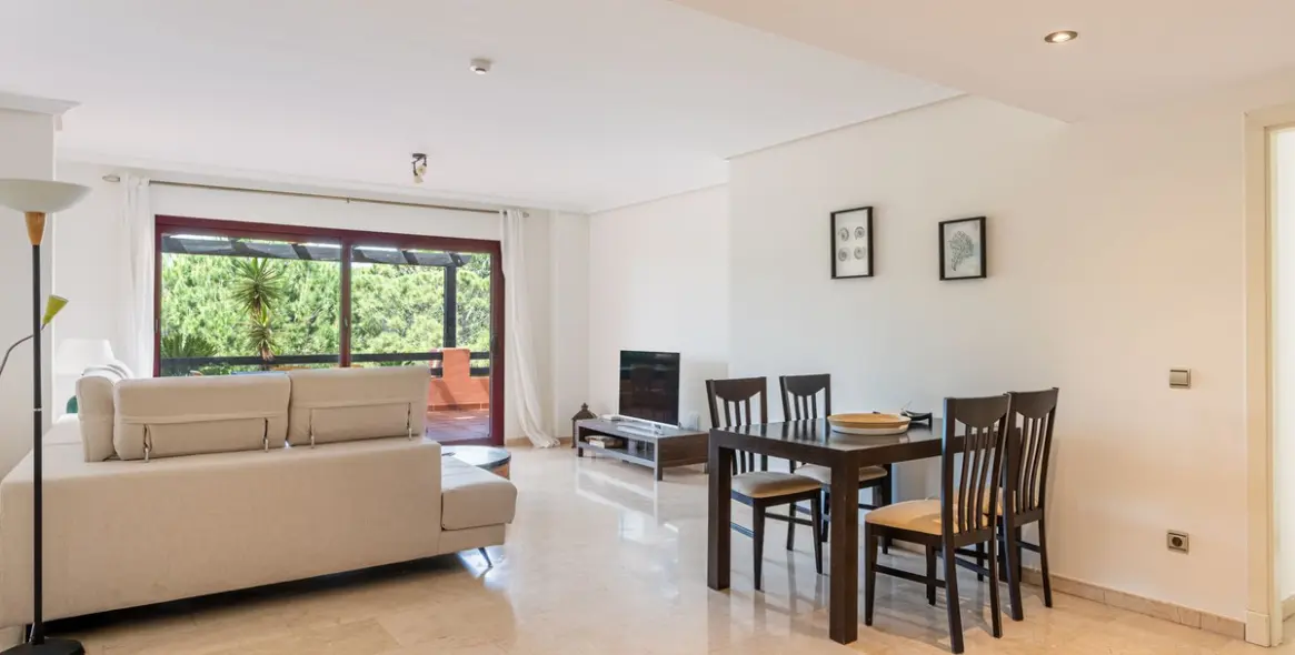 Sale of middle floor apartment in Casares 5