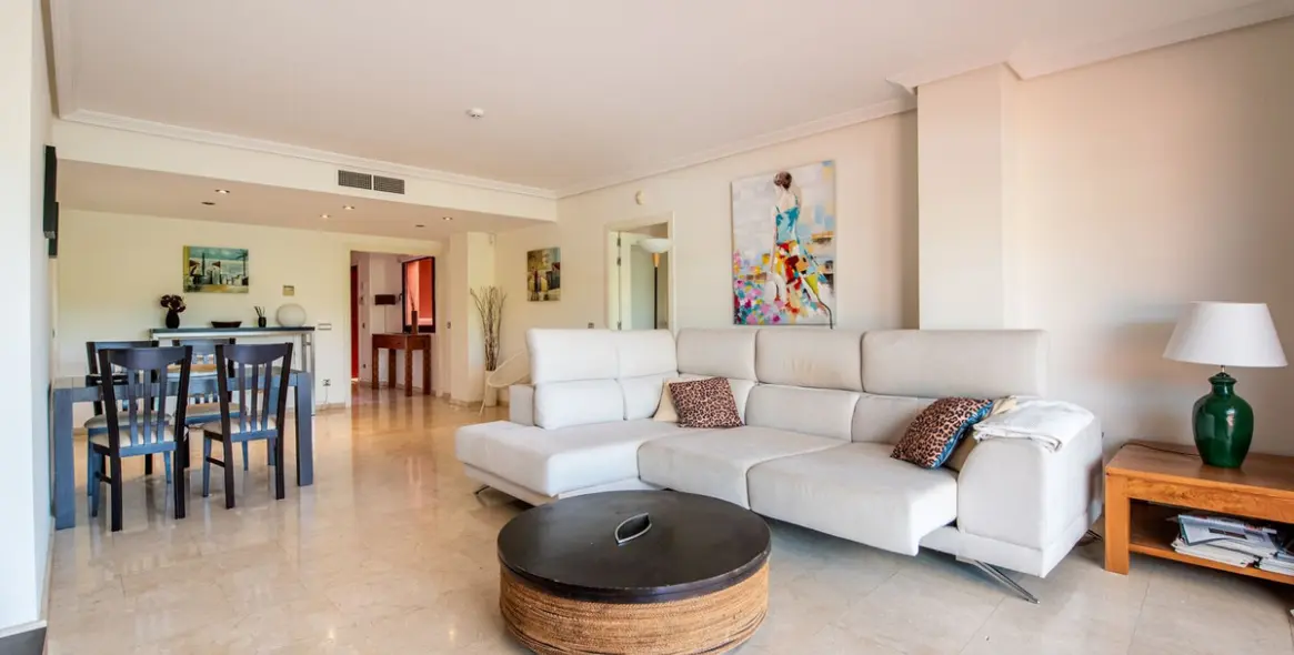 Sale of middle floor apartment in Casares 7