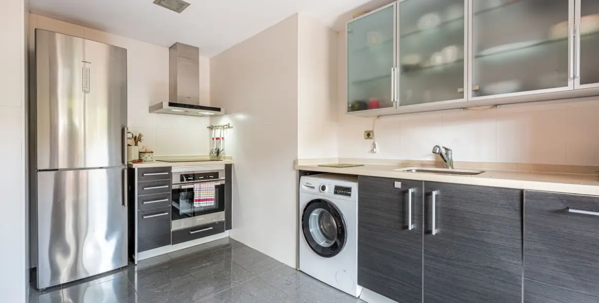 Sale of middle floor apartment in Casares 9