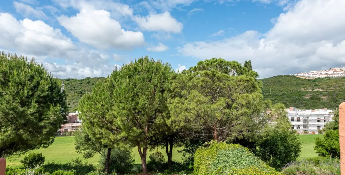 Sale of middle floor apartment in Casares 17