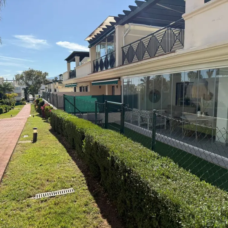 Продажа апартаментов на первом этаже в Nueva Andalucía