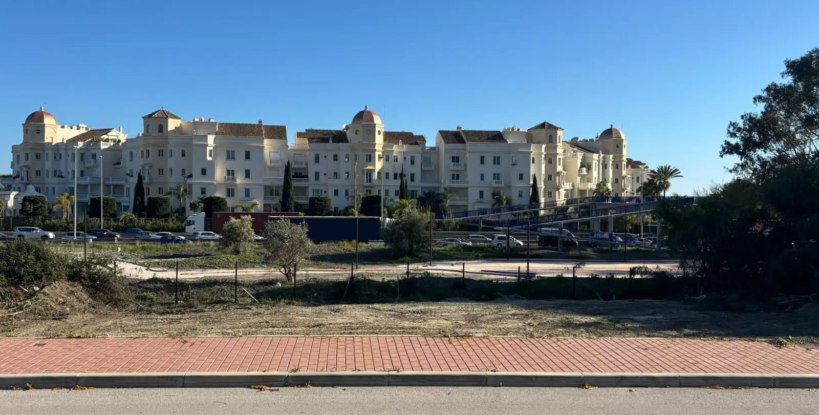 Sale of residential plot in Estepona 2