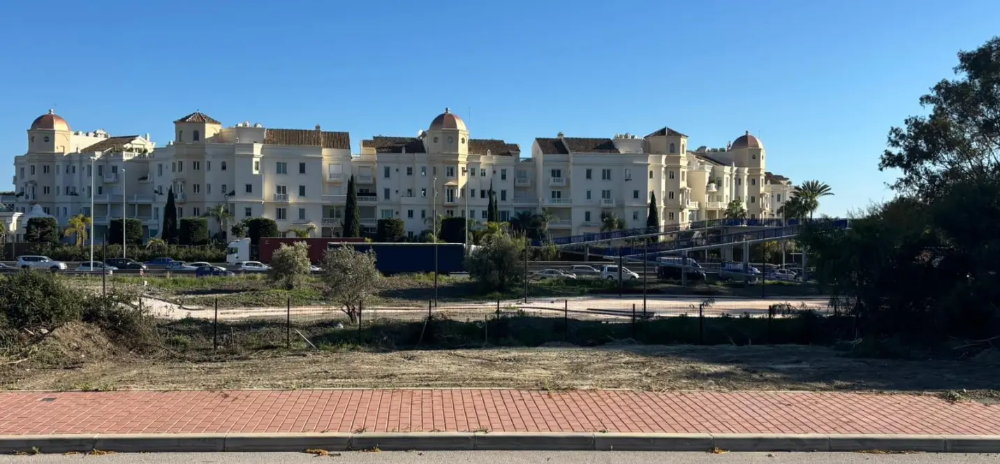 Sale of residential plot in Estepona 1
