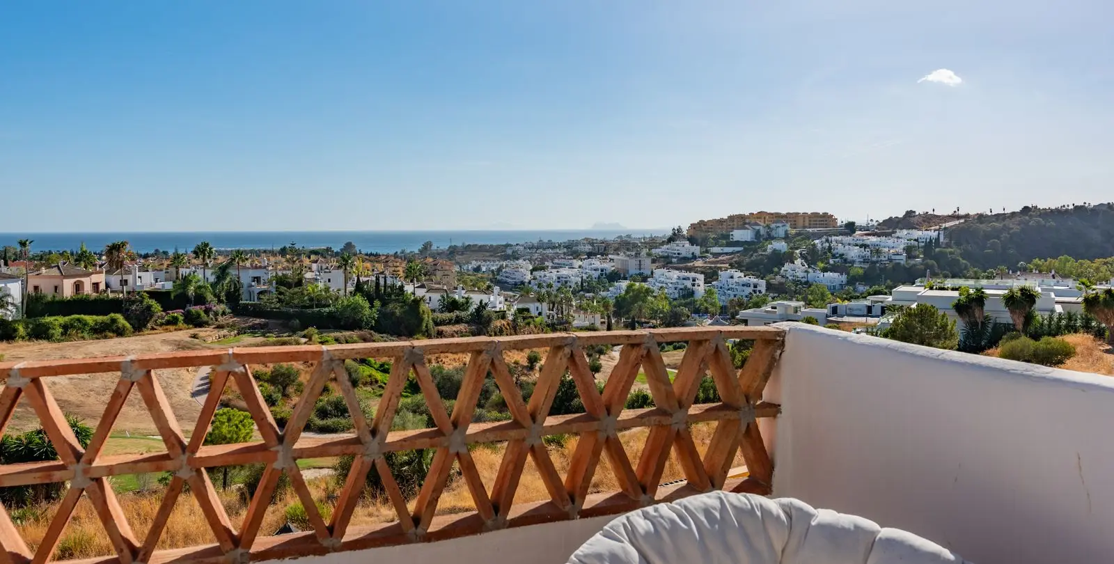 Sale of townhouse in Estepona 2