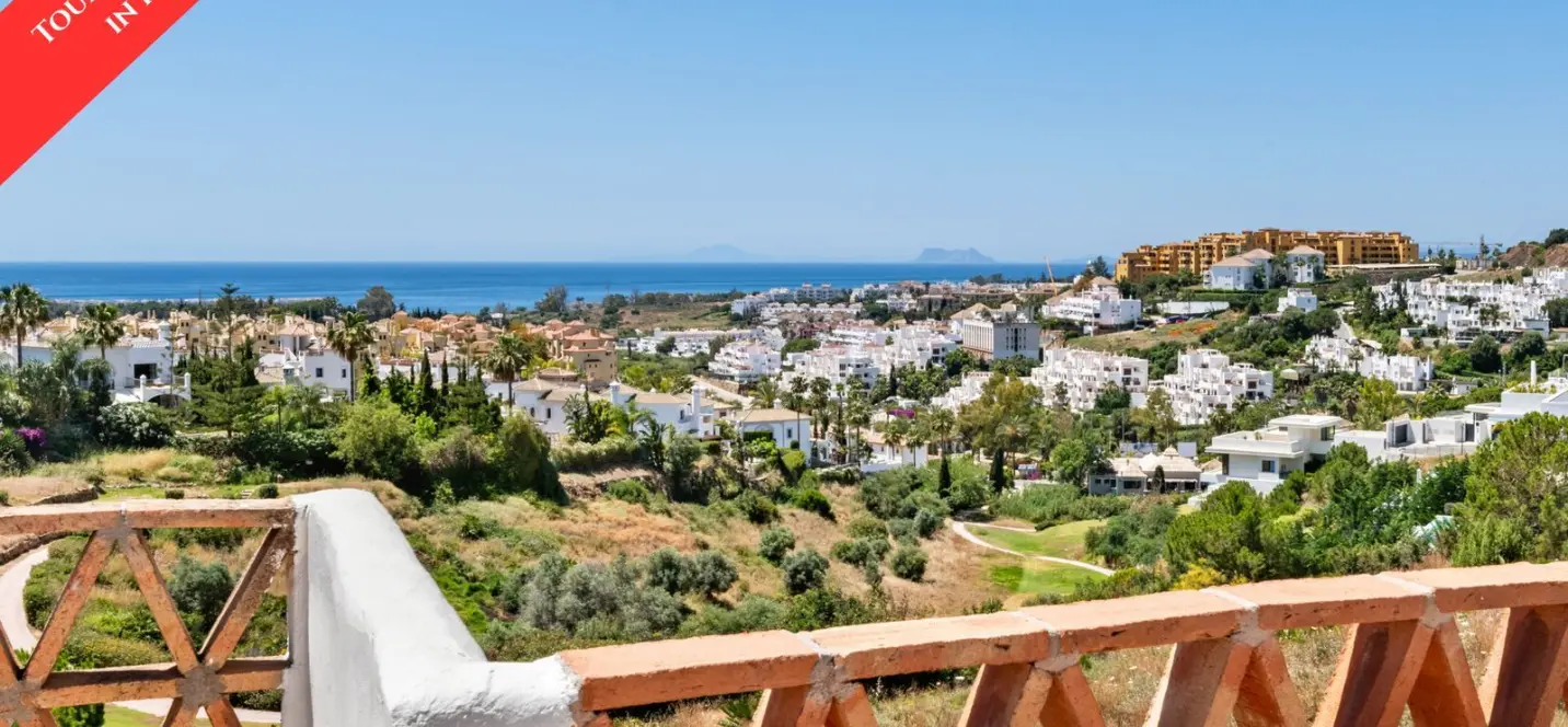 Sale of townhouse in Estepona 2