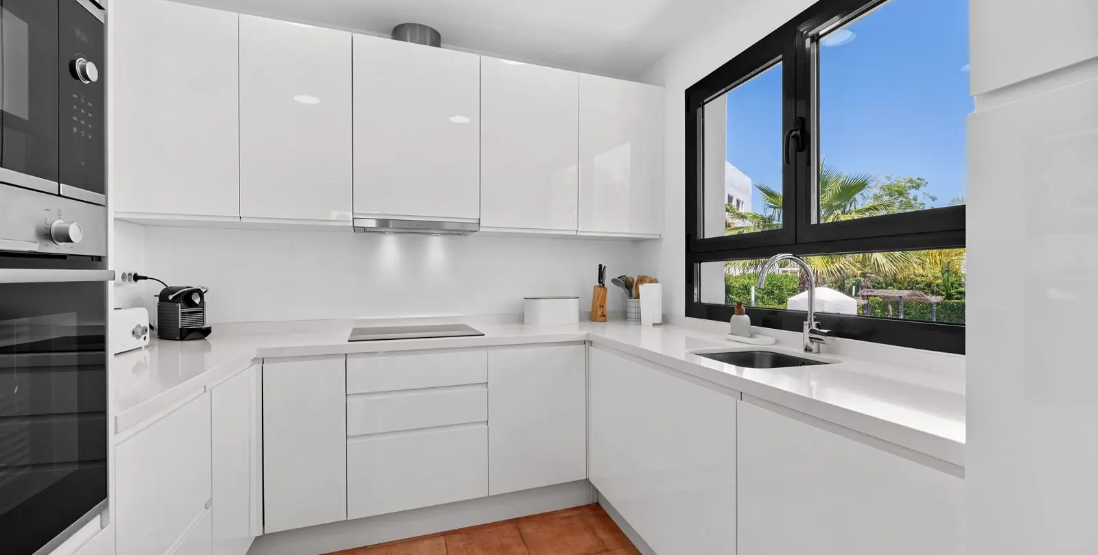 Sale of townhouse in Estepona 14