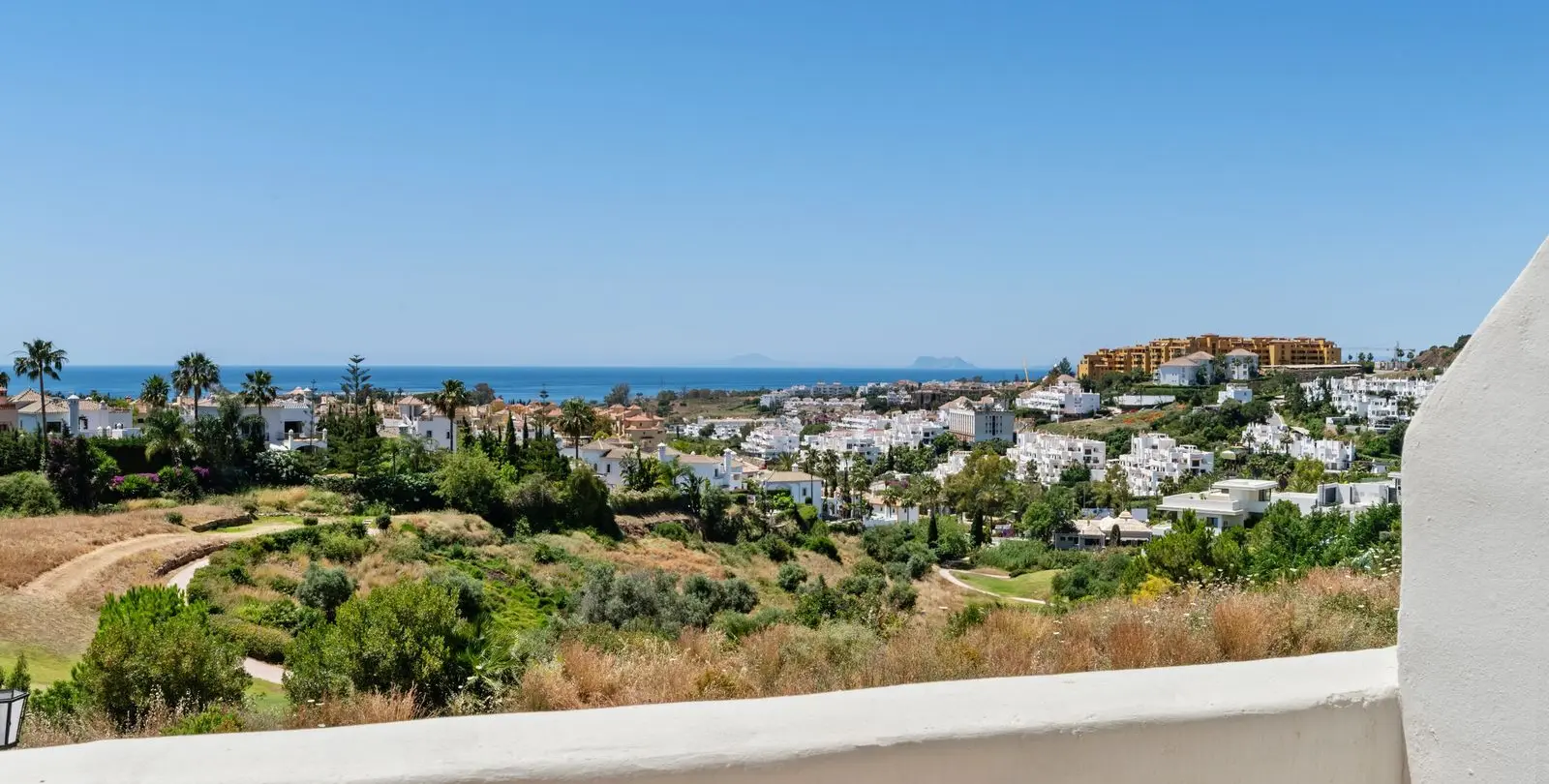 Sale of townhouse in Estepona 18