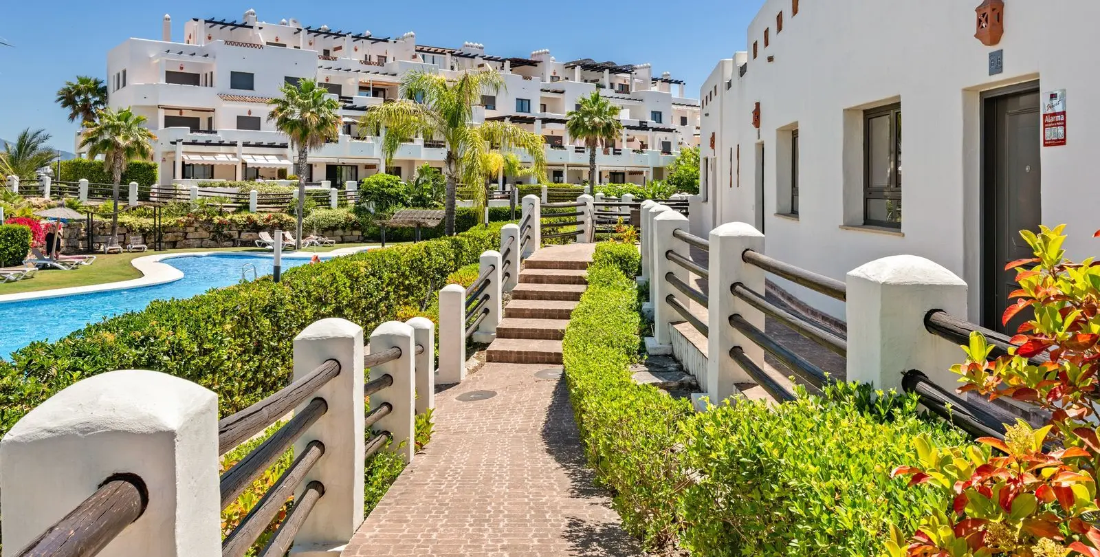 Sale of townhouse in Estepona 35