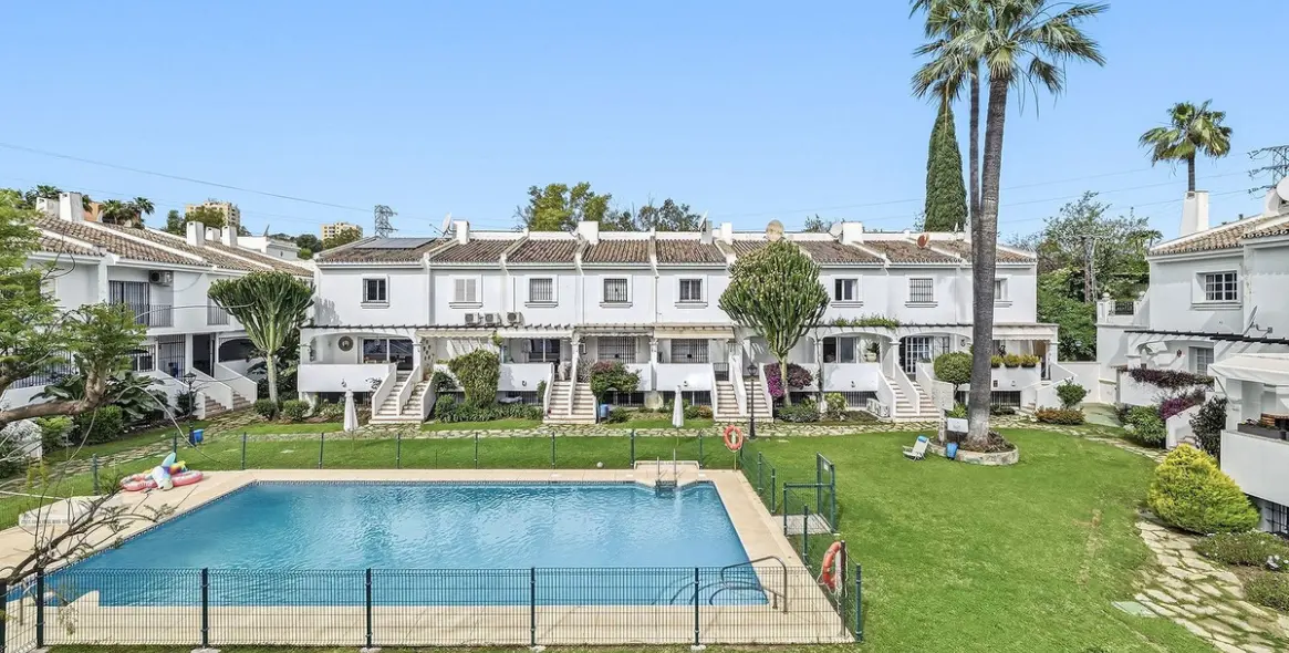 Venta de adosado en Nueva Andalucía 1