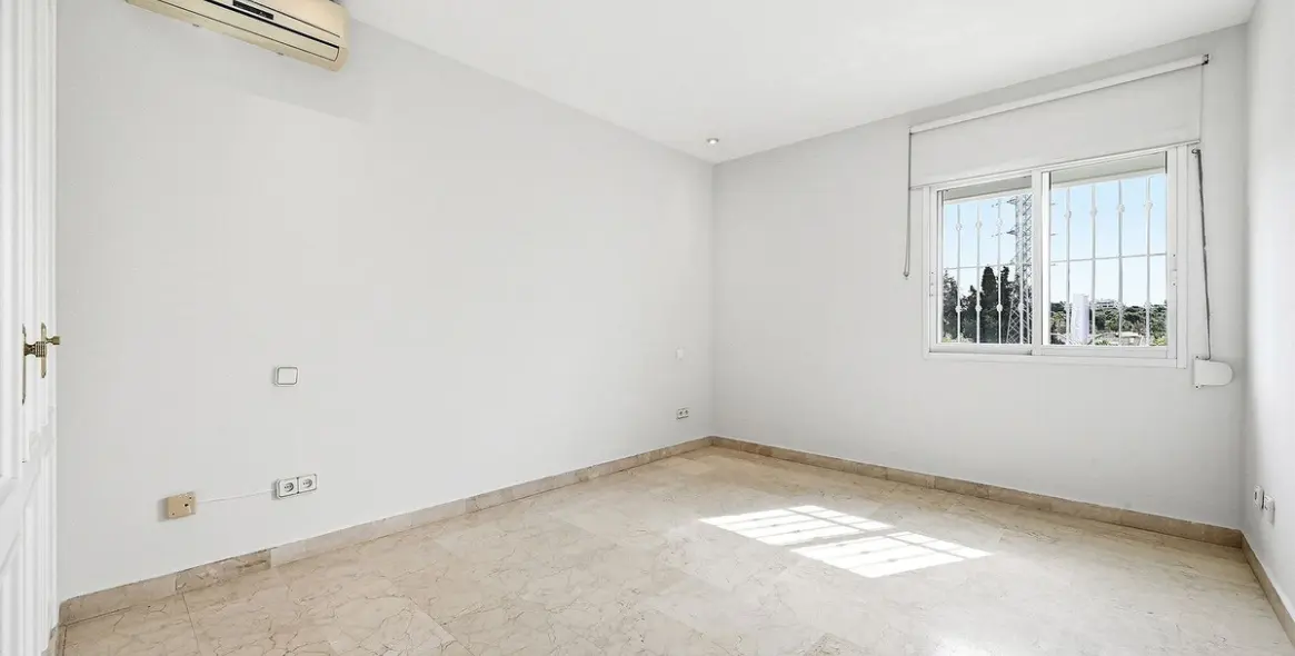 Venta de adosado en Nueva Andalucía 18