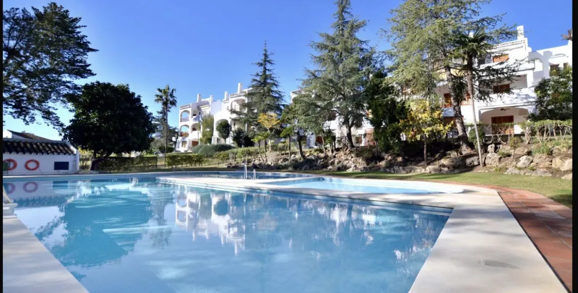 Venta de apartamento en planta baja en Nueva Andalucía 27