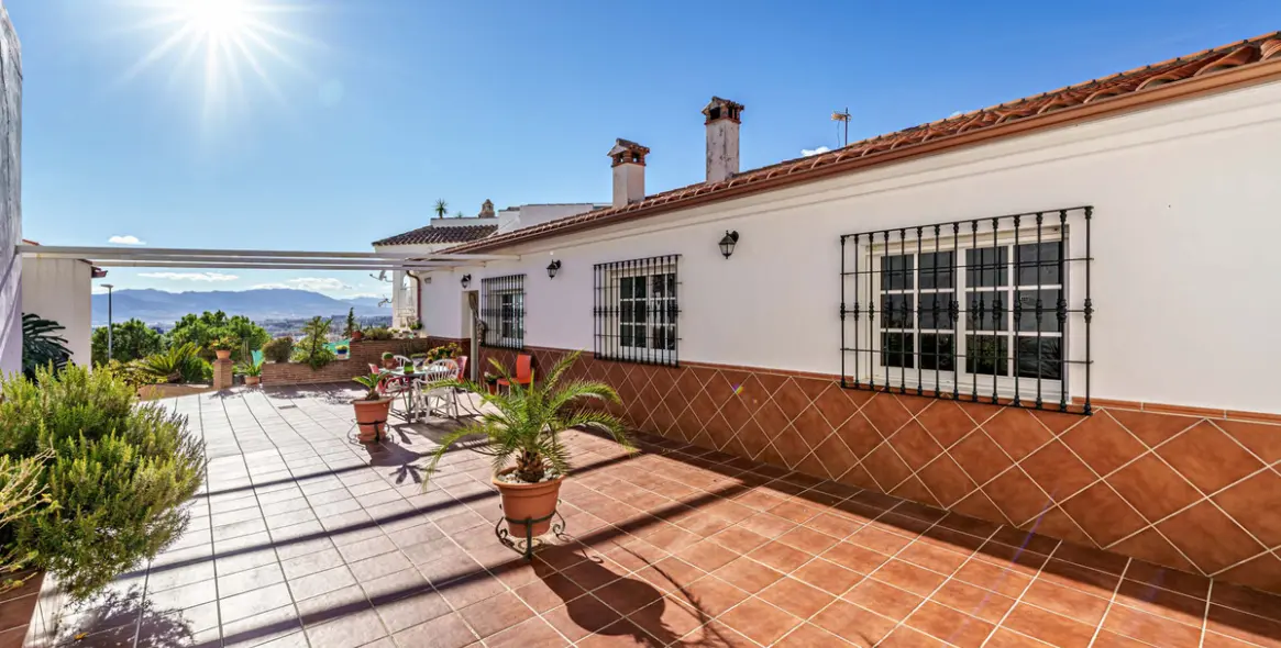 Venta de villa independiente en Ciudad Jardín 1