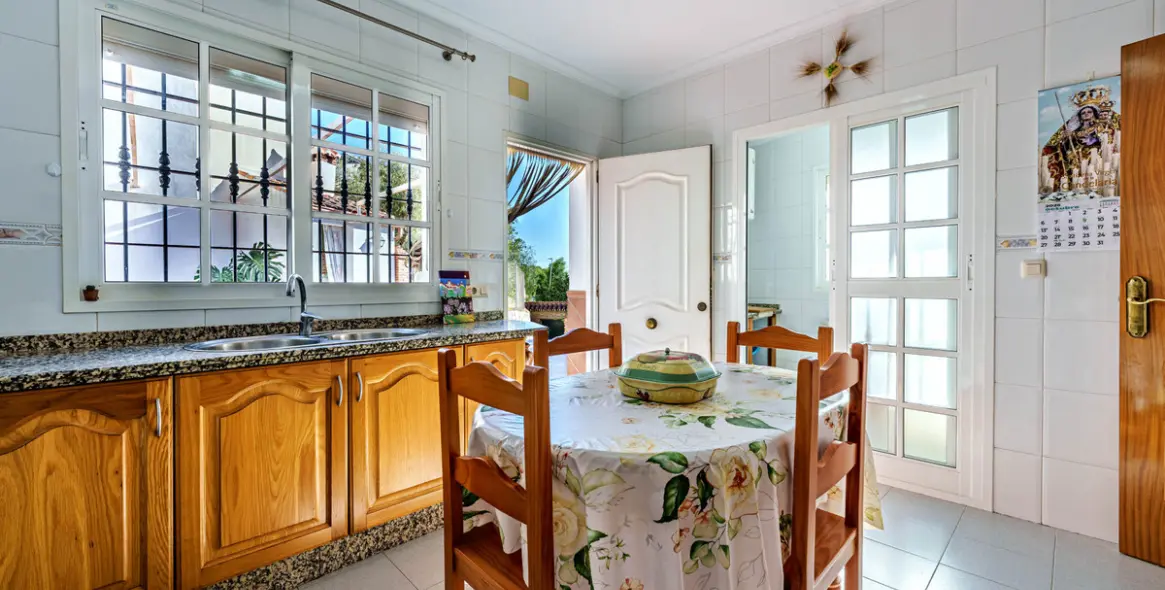 Venta de villa independiente en Ciudad Jardín 6