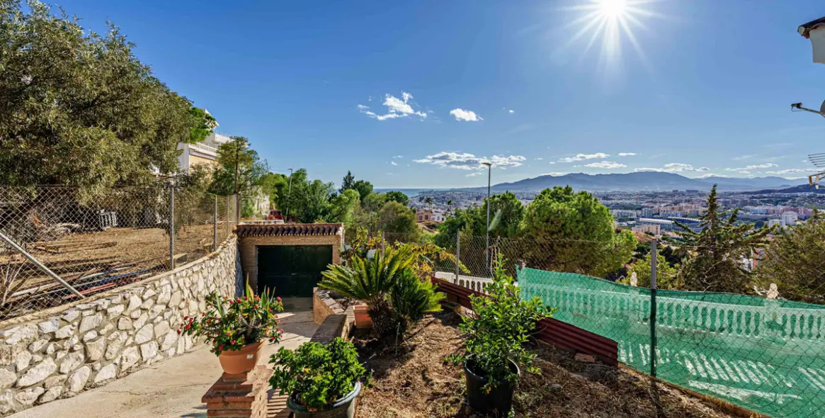 Venta de villa independiente en Ciudad Jardín 16